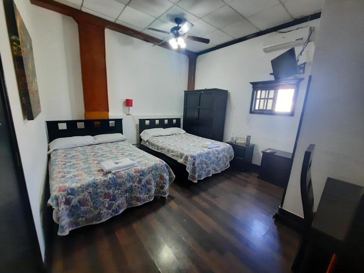 Hotel Garcias Suites, Linares Buitenkant foto