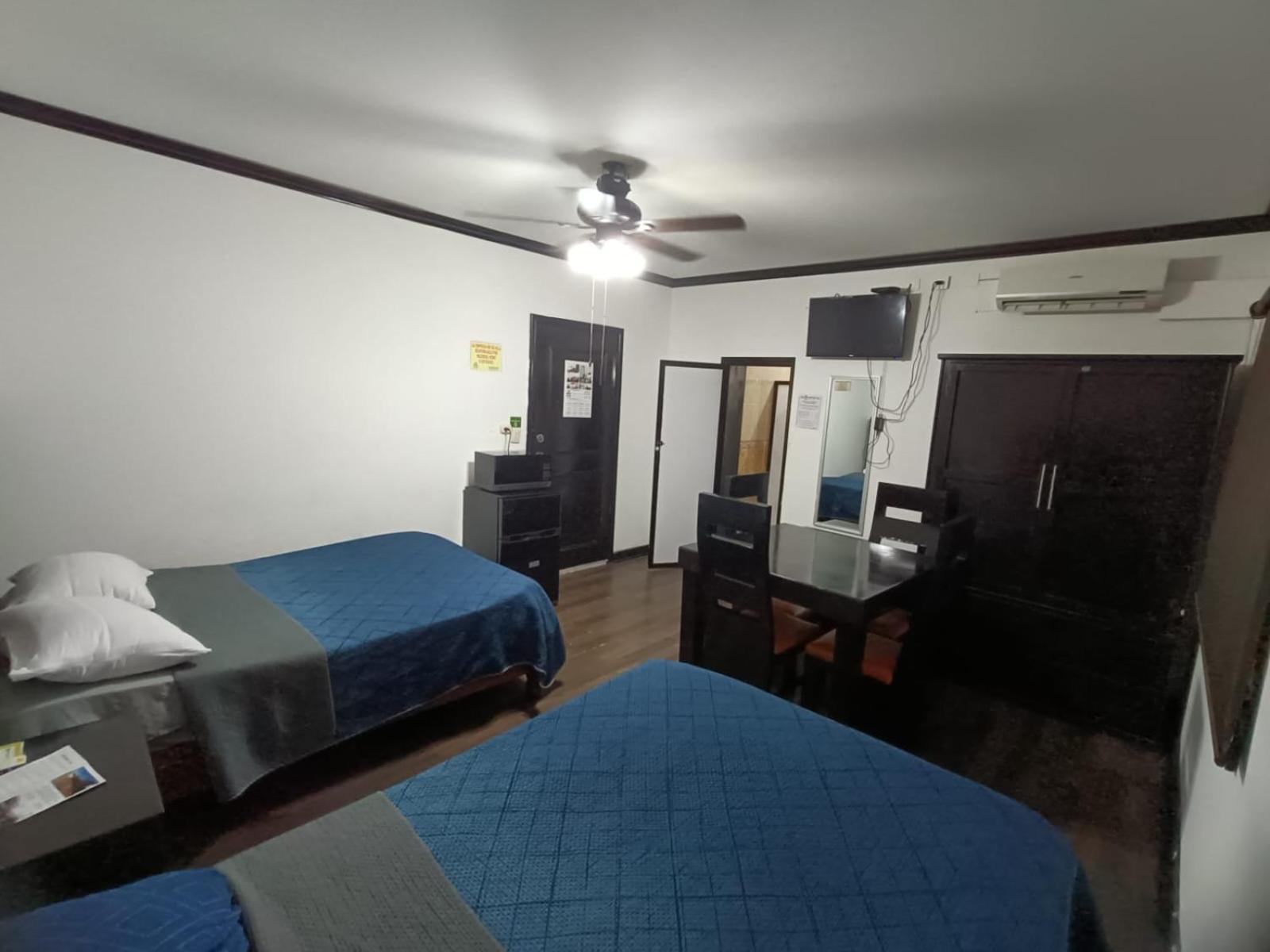 Hotel Garcias Suites, Linares Buitenkant foto