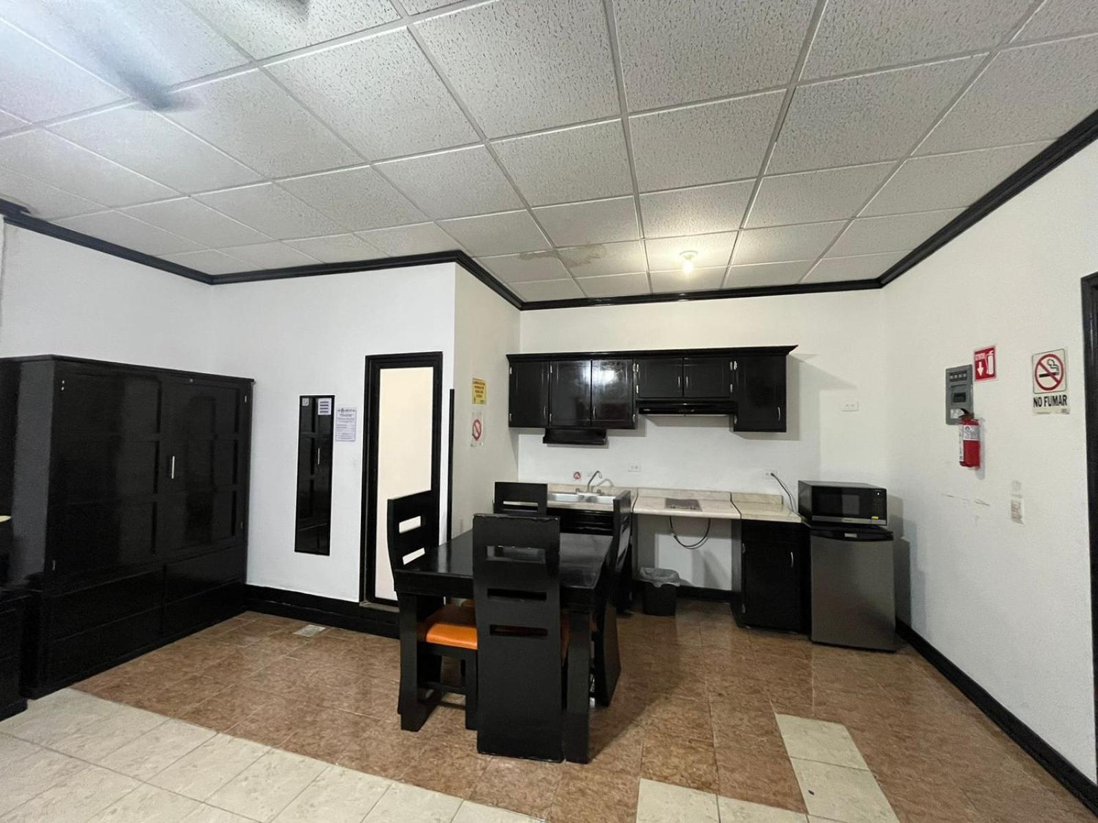 Hotel Garcias Suites, Linares Buitenkant foto