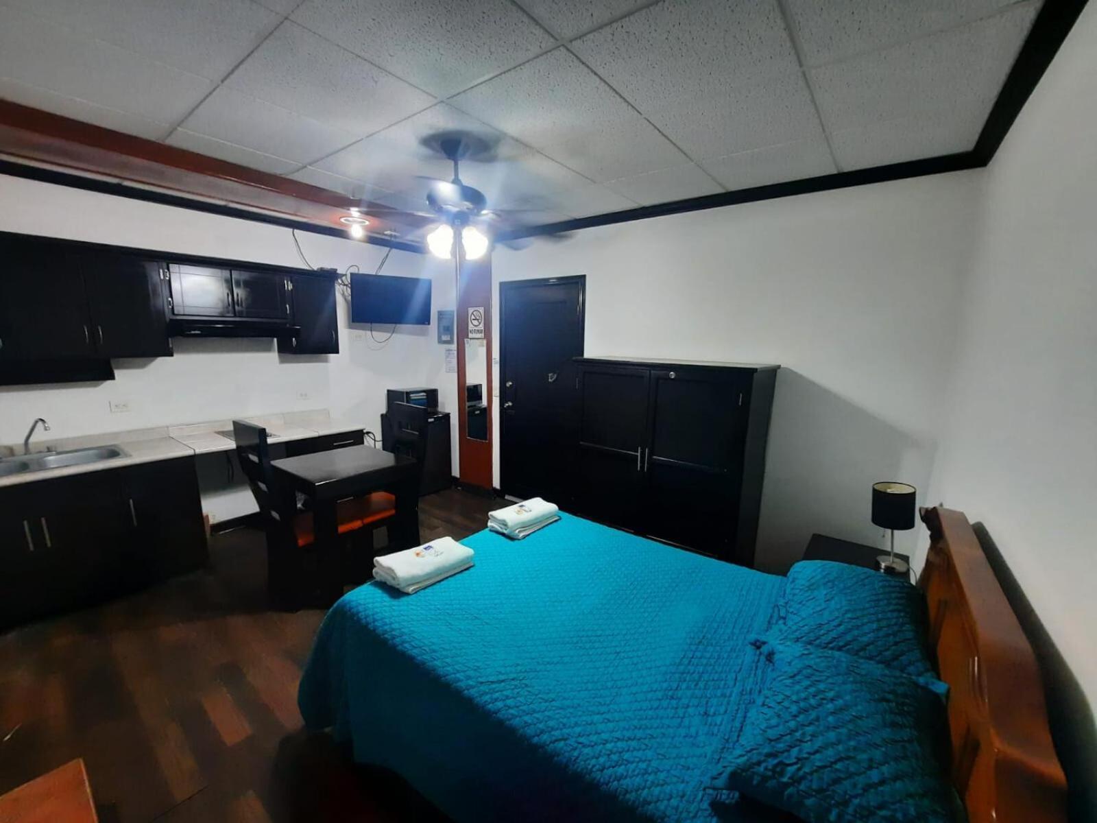 Hotel Garcias Suites, Linares Buitenkant foto