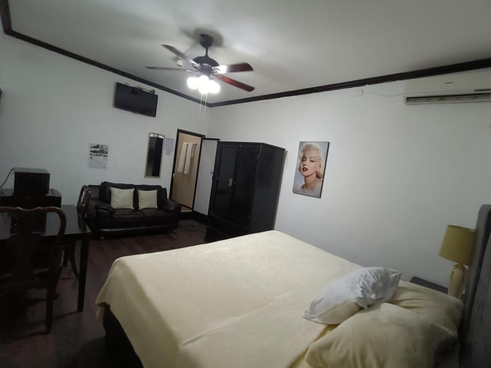 Hotel Garcias Suites, Linares Buitenkant foto