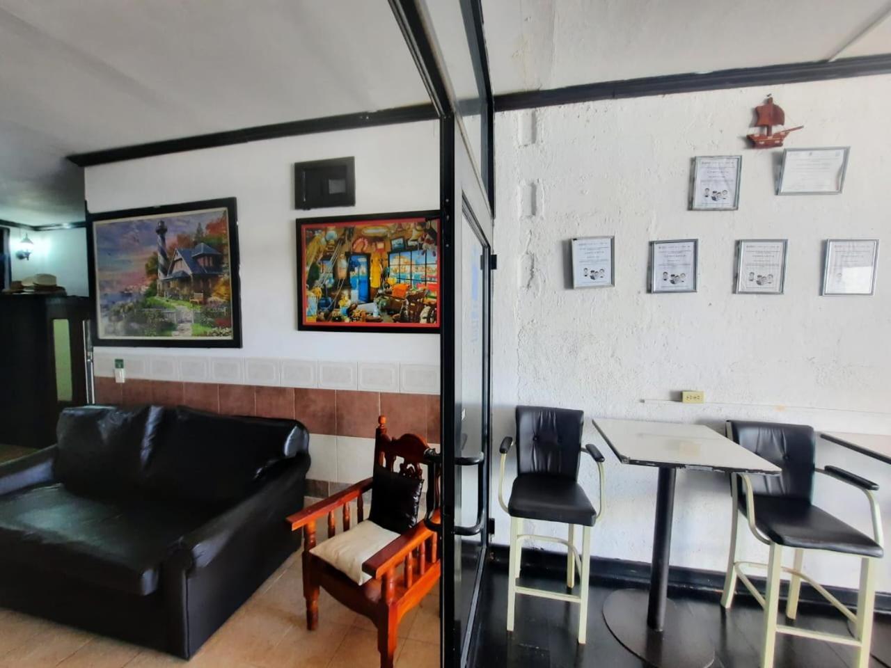 Hotel Garcias Suites, Linares Buitenkant foto