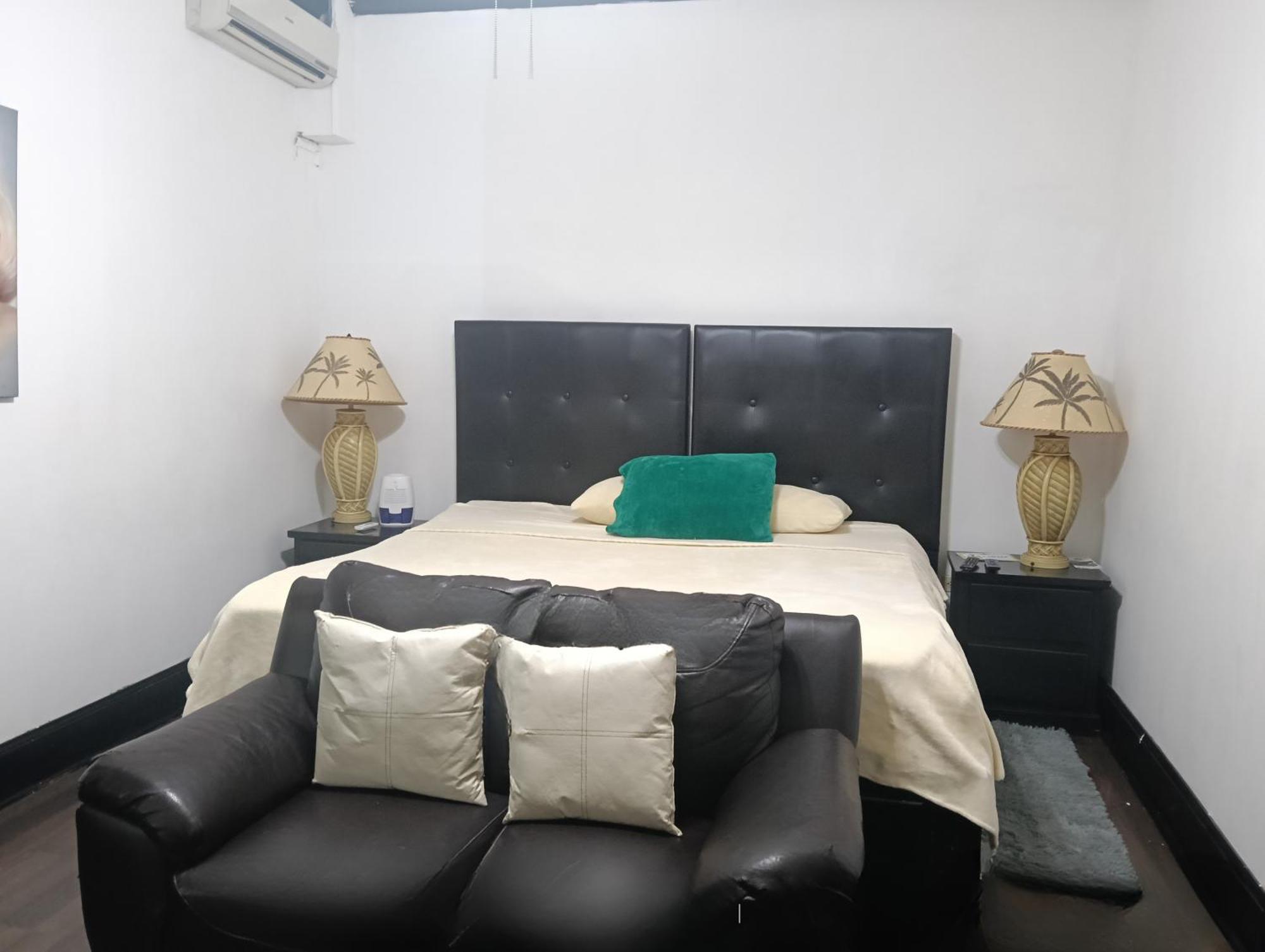 Hotel Garcias Suites, Linares Buitenkant foto